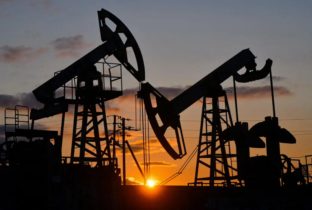 Oil prices fall 1% to 4-month lows as progress in US-Iran talks cools supply concerns