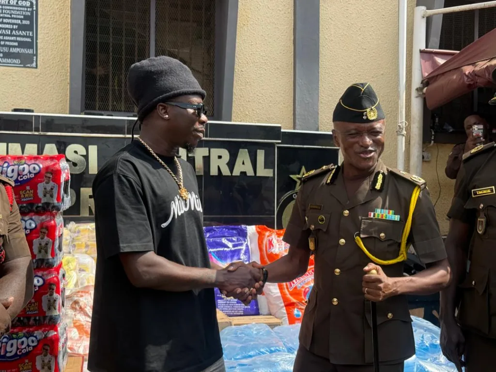 Stonebwoy joins calls for enhanced feeding for prison inmates, donates food items to Kumasi Central Prisons