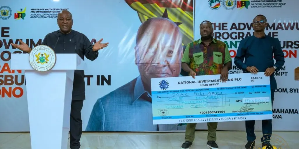 Mahama awards grants to 475 beneficiaries under Adwumawura Programme
