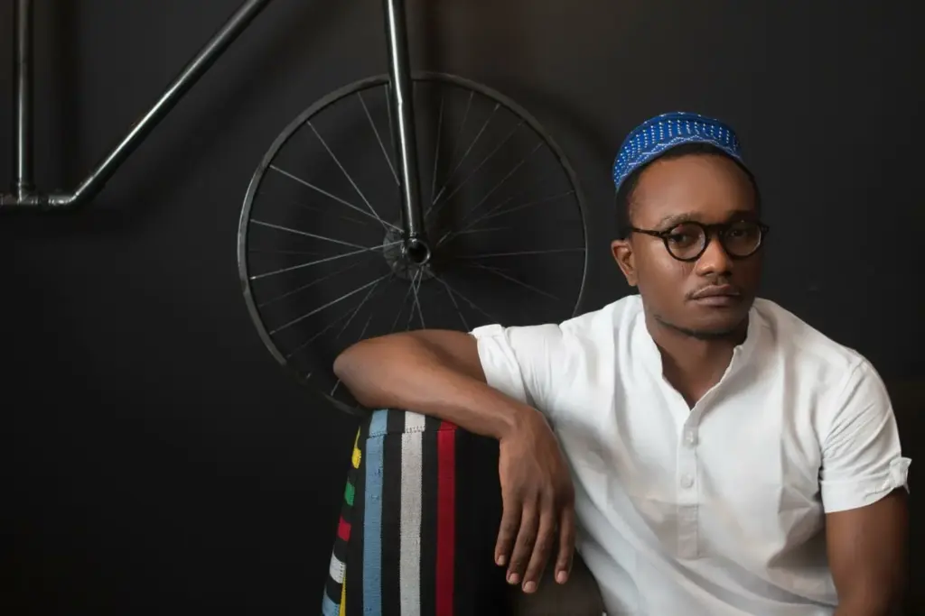 Any man who apologises to woman deserves to suffer – Brymo