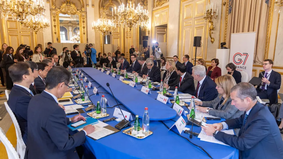 G7 finance ministers meet in Paris as Strait of Hormuz closure threatens global economy