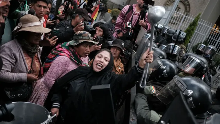 Bolivian president warns country at ‘breaking point’ after month of protests