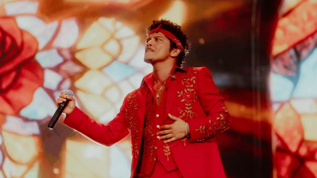 Bruno Mars has an unexpected opening before Wembley party starts