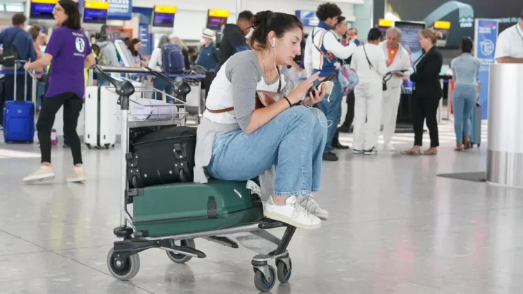 Arrive three hours before flight home, airline boss tells UK holidaymakers