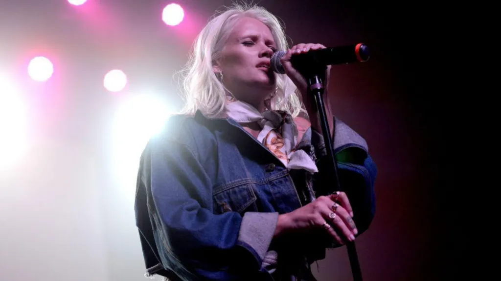 Party Rock Anthem singer Lauren Bennett dies aged 37