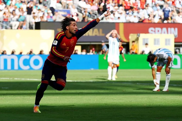 Spain battle past 10-man Argentina 1-0 in extra time to win World Cup