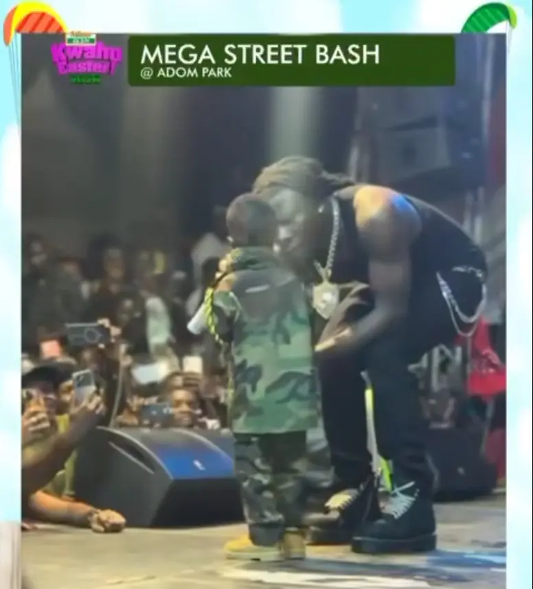 Adom Kwahu Easter: Stonebwoy rewards loyal fan with cash after heartwarming stage moment