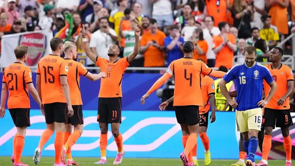 Gakpo and Brobbey at the double as Dutch sink Swedes