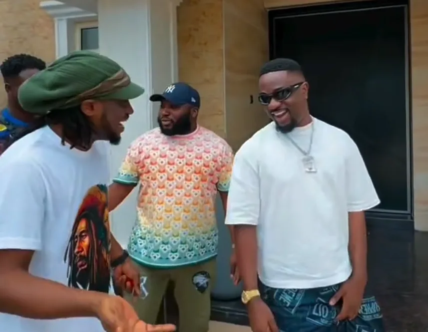 Sarkodie links up with PSquare’s Rudeboy in Nigeria [Video]