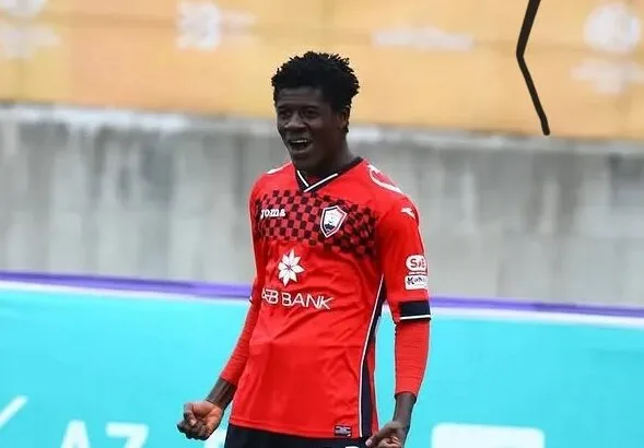 Prince Owusu completes four-year move to DAC 1904