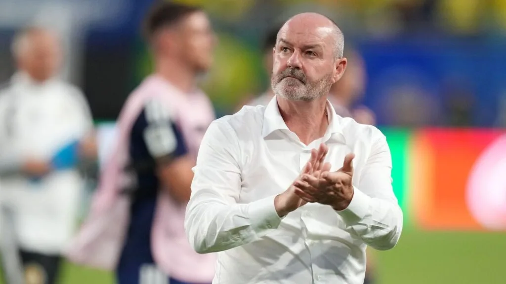 Clarke steps down as Scotland boss after World Cup exit