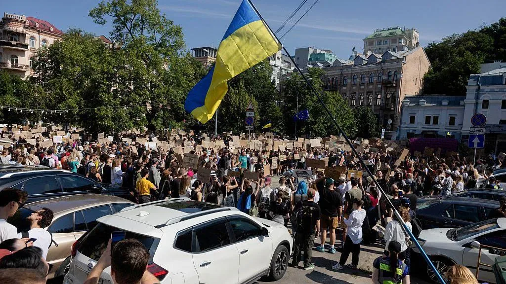 Protests in Ukrainian cities against Zelensky’s removal of defence minister
