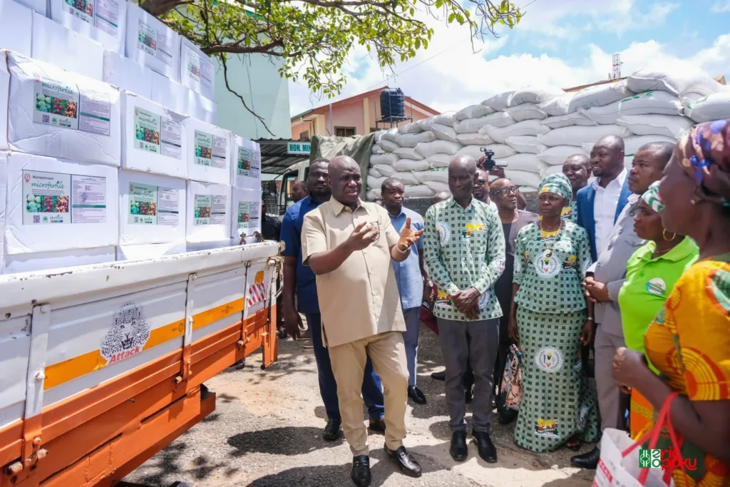 Gov’t distributes 40,000 bags of fertiliser and drones to farmers under Feed Ghana Programme