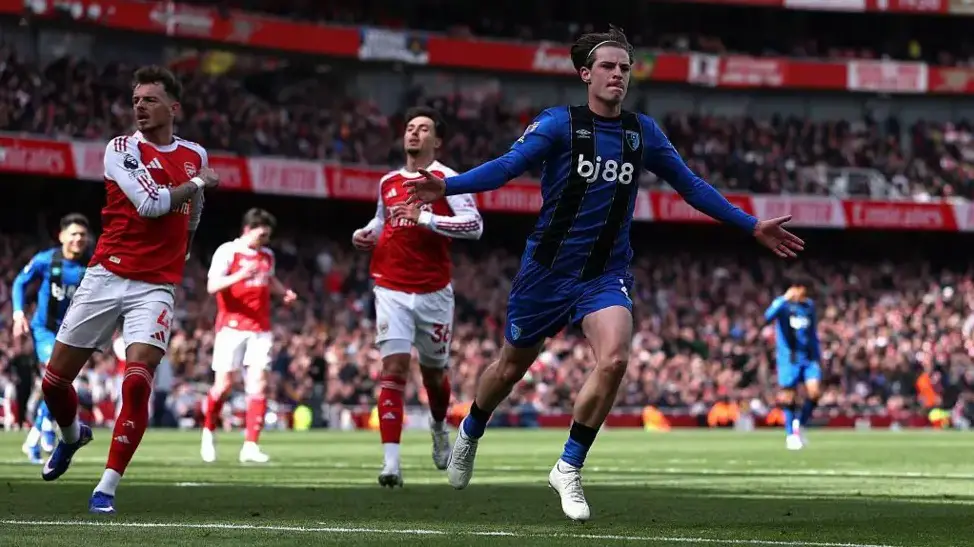 Bournemouth blow title race wide open with victory at nervous Arsenal