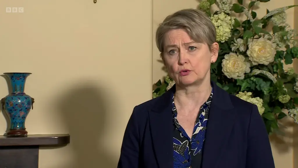 Foreign secretary denounces ‘reckless Iran threats’ after missiles fired at Diego Garcia