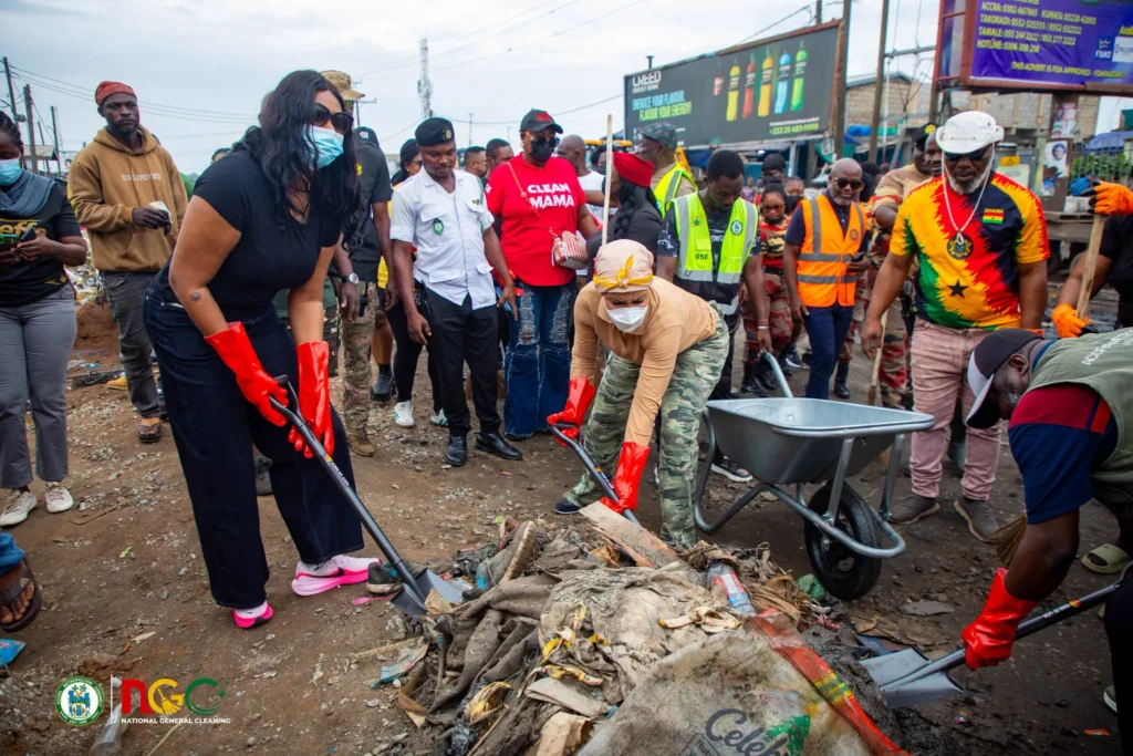 Movie personalities earn praises for active participation in national clean-up campaign