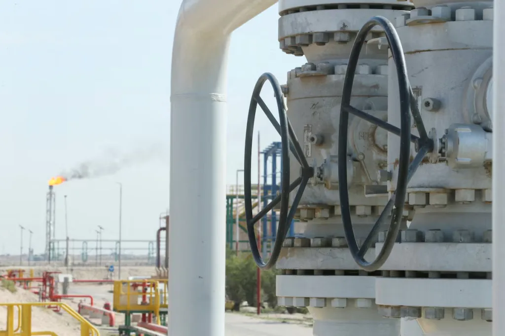 Oil jumps 4% as new military strikes threaten Hormuz shipments
