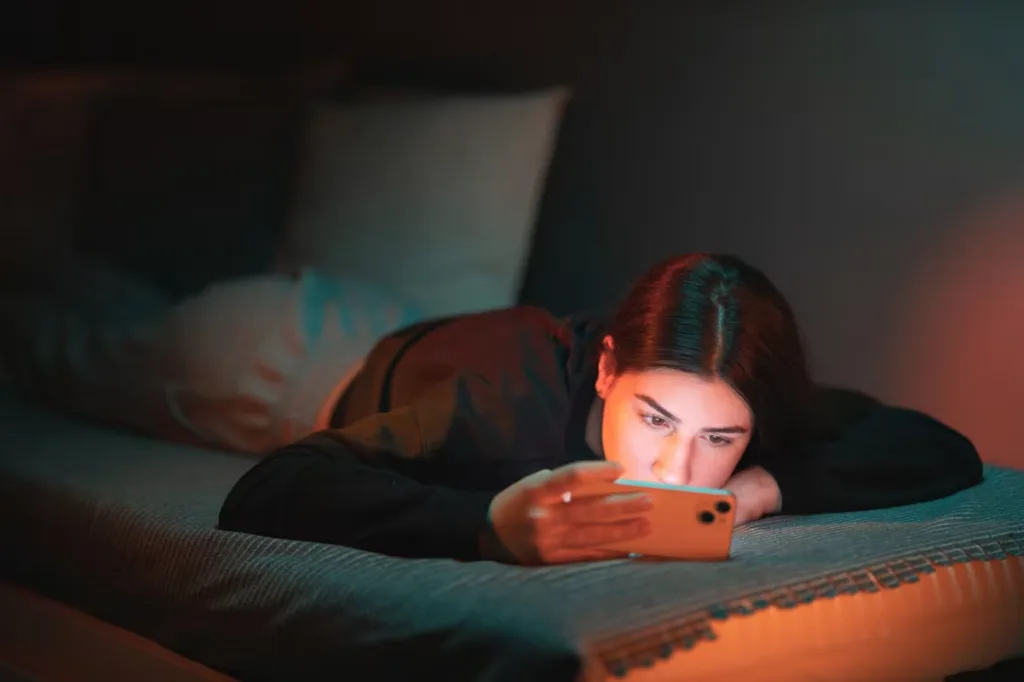 Teens need to press pause on late-night doomscrolling