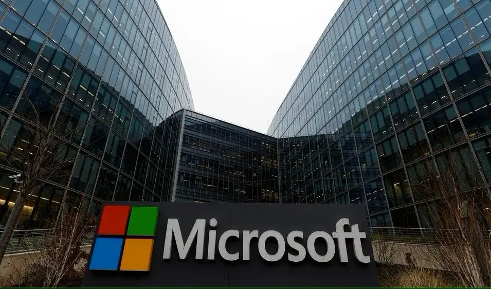 Microsoft probes service outages as thousands of users complain
