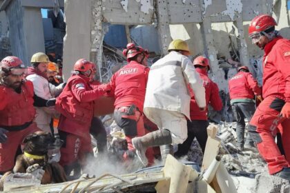 Rescuers frantically tries to save as many people as possible more than a week after the eartquake in Turkey and Syria.